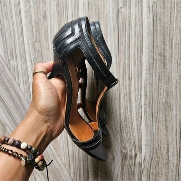 GIVENCHY T Strap Trim Leather Sandal/Heel - Picture 9 of 12